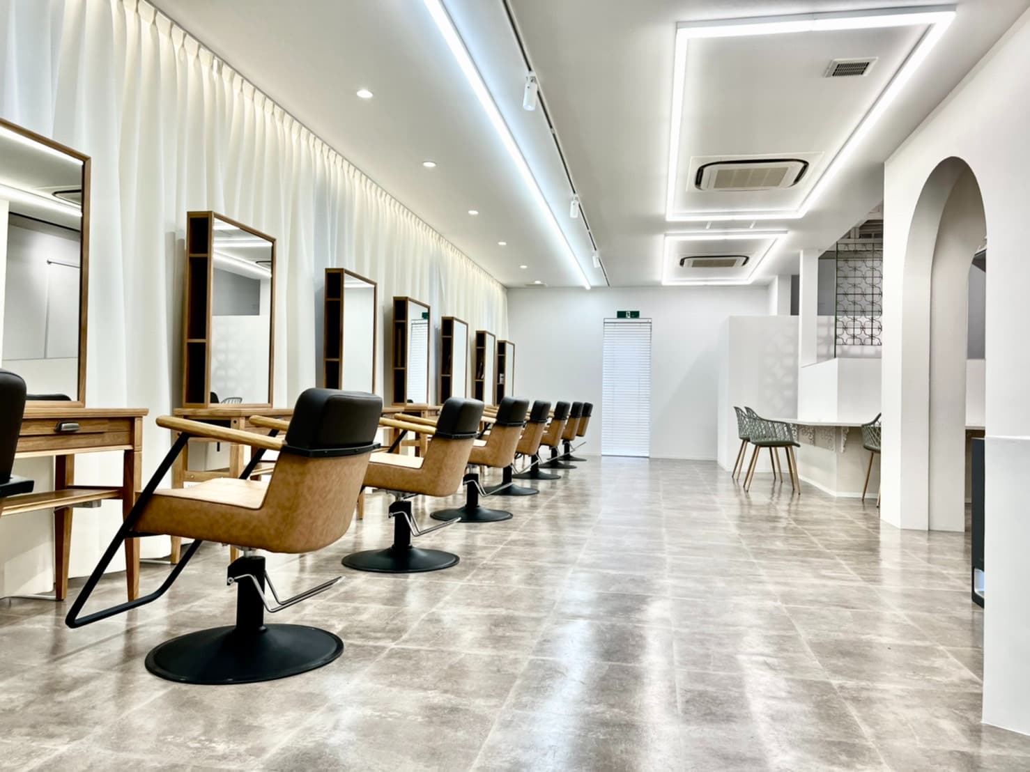 充実した美容師LIFEを送りませんか?仕事もプライベートも充実できる制度が導入されています★