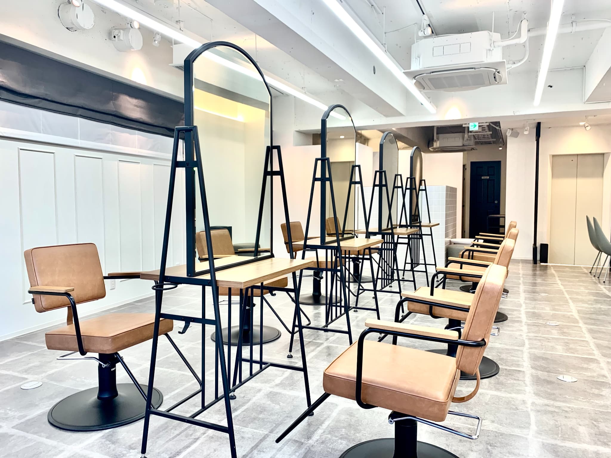 充実したカリキュラムの元でレッスン★1年以内のスタイリストデビューも可★(広島・東京)