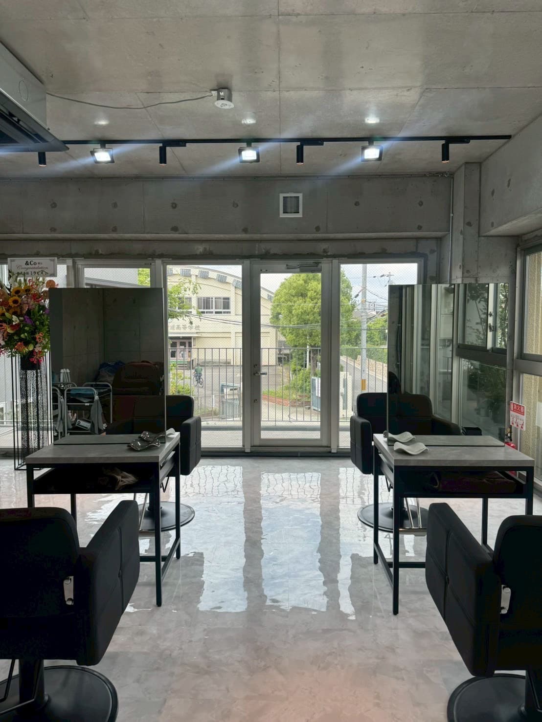 &Co尼崎店店舗写真3