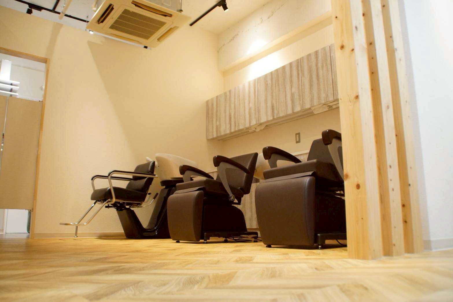 across hair design武蔵小杉店店舗写真1