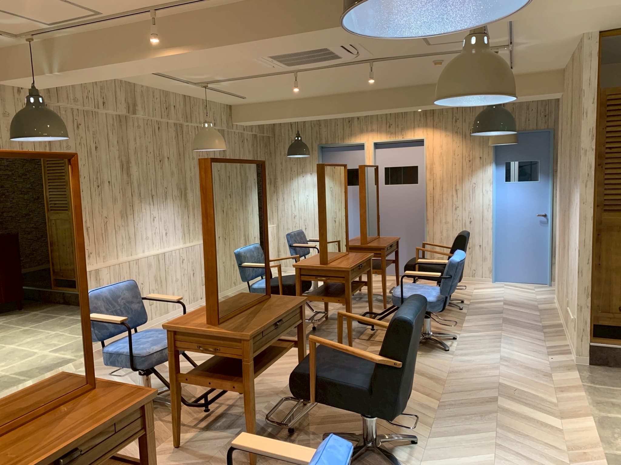 across hair design赤羽店店舗写真1