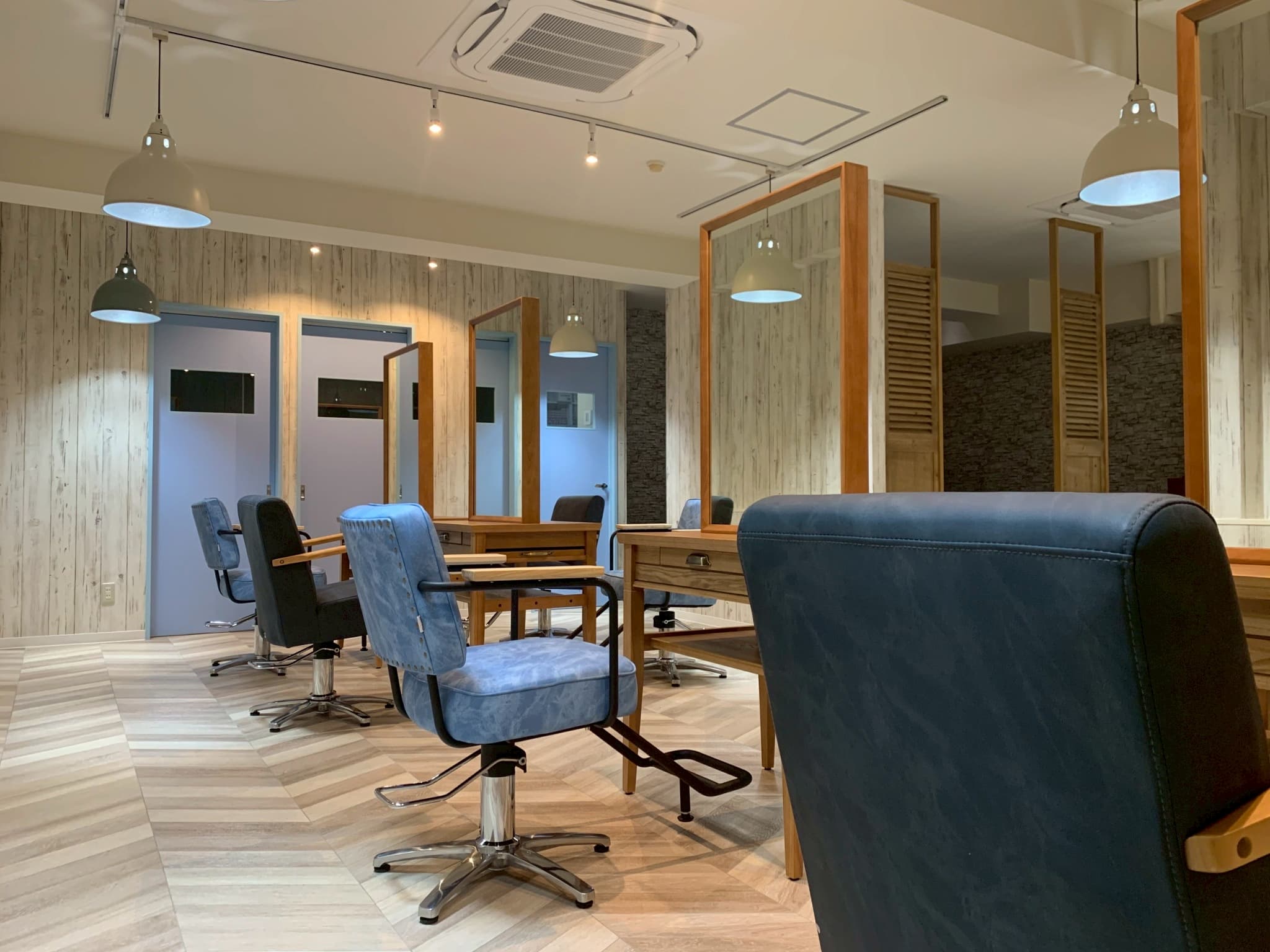 across hair design赤羽店店舗写真2