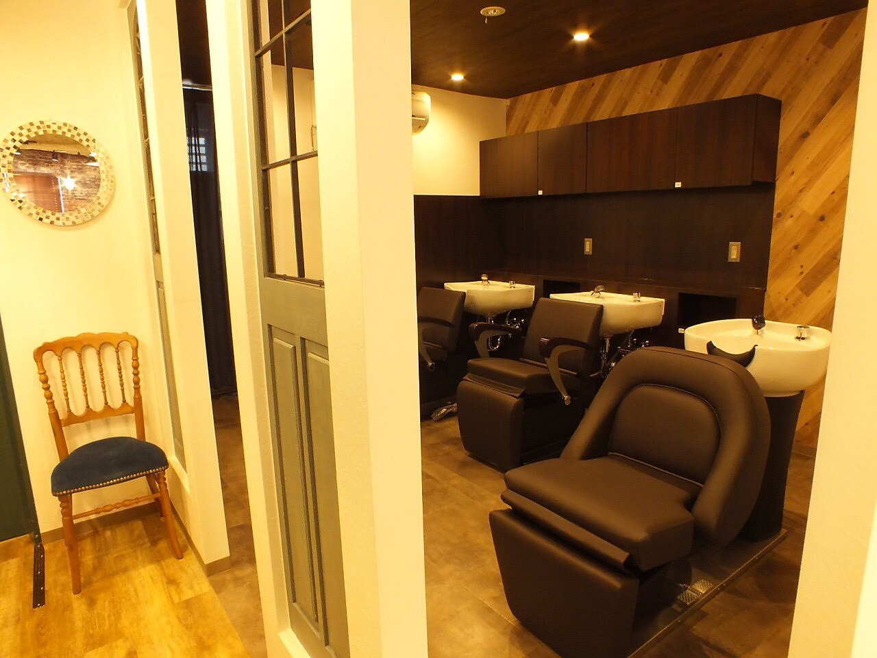 Blues hair gallery by across日暮里店店舗写真1