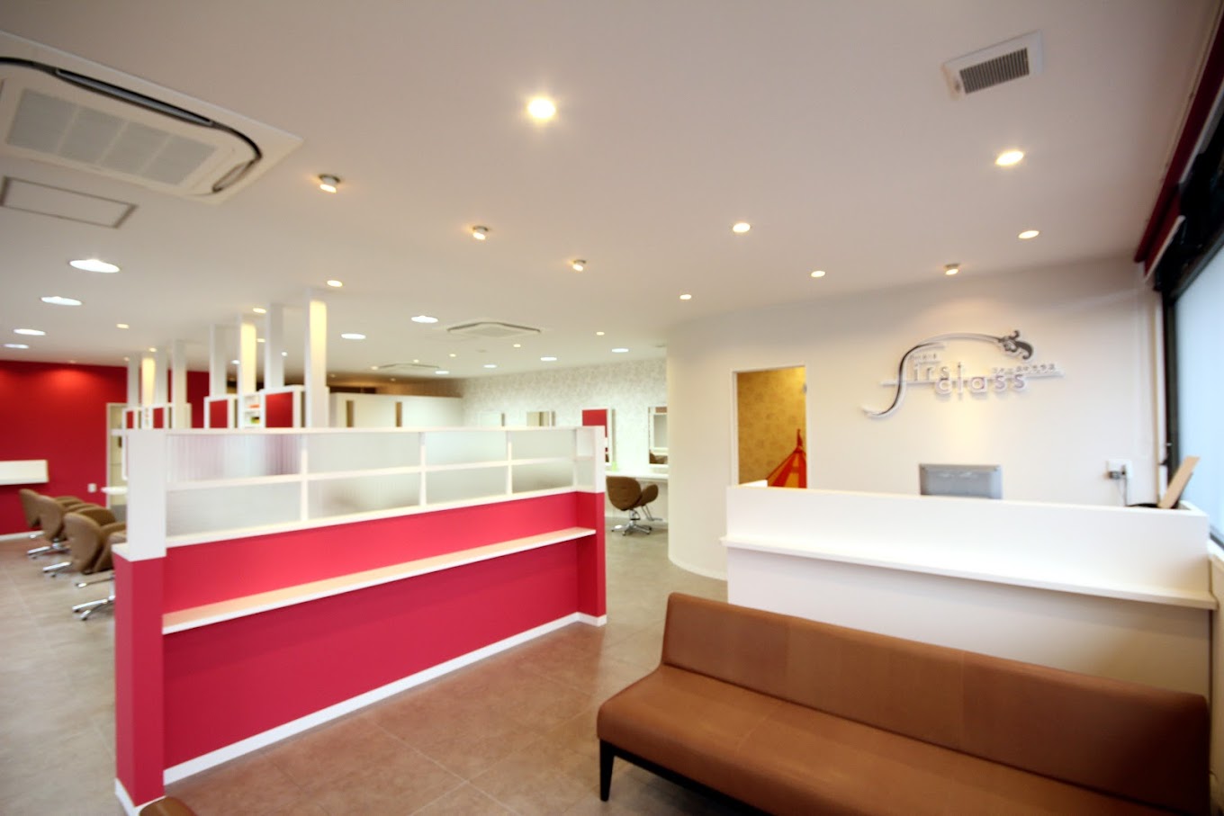 first class館林店店舗写真1