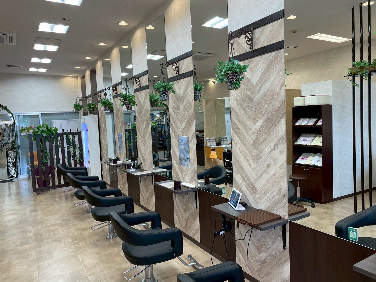 first class今市店店舗写真1