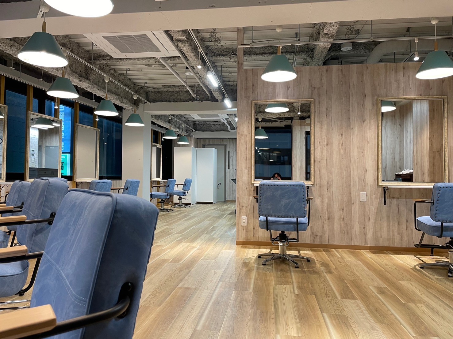 across hair design池袋店店舗写真0